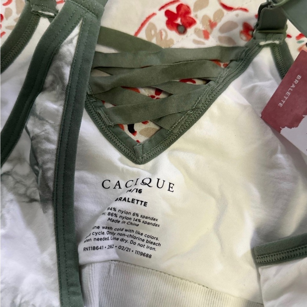 Cacique by lane Bryant 
Bralette 
NWT 
SIze 14/16 - Picture 3 of 4